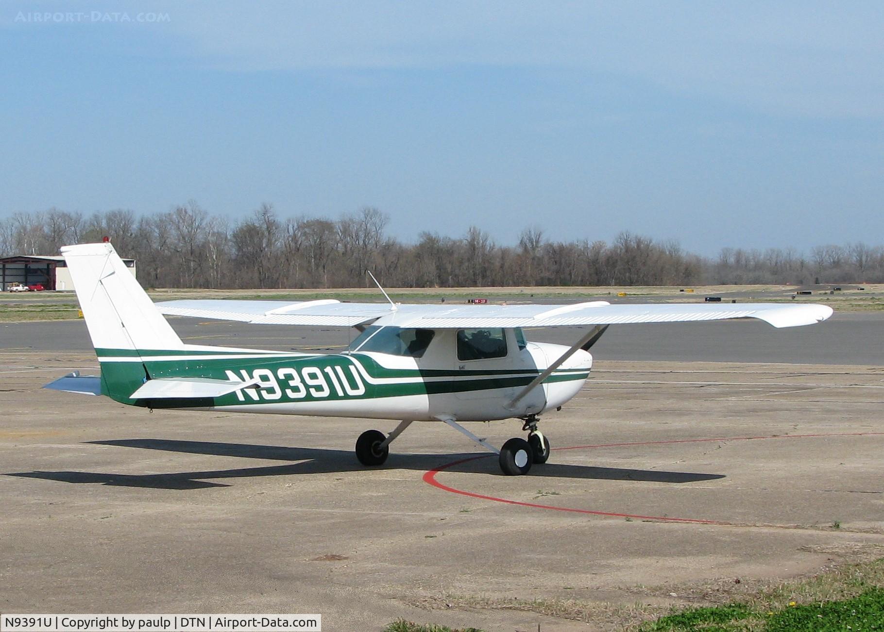N9391U, 1976 Cessna 150M C/N 15078339, Parked at the Downtown Shreveport airport.