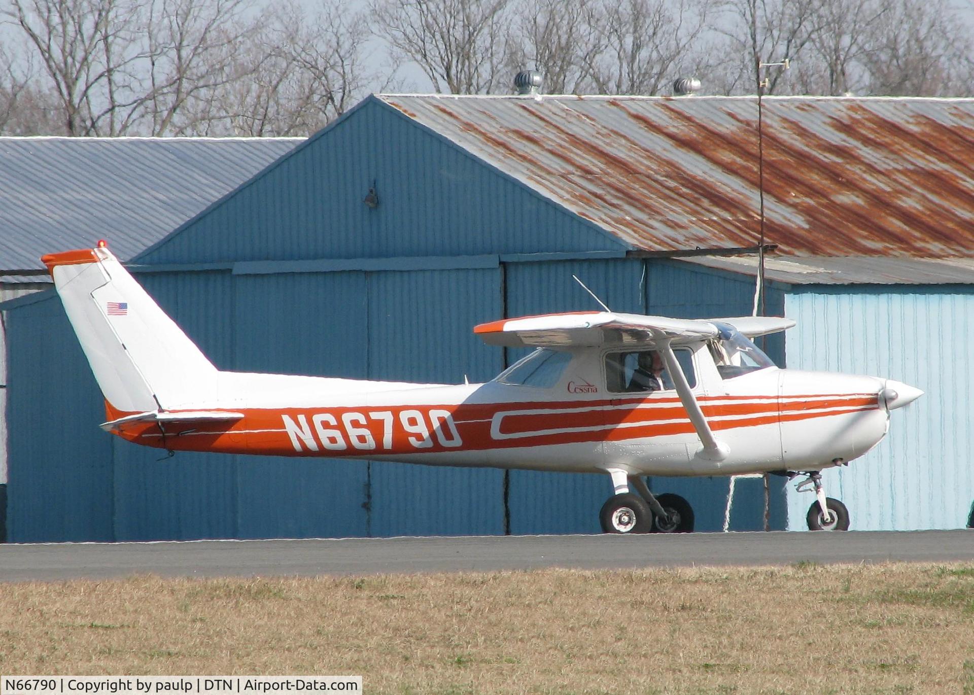 N66790, 1974 Cessna 150M C/N 15076283, Taking off from 14 at Downtown Shreveport.