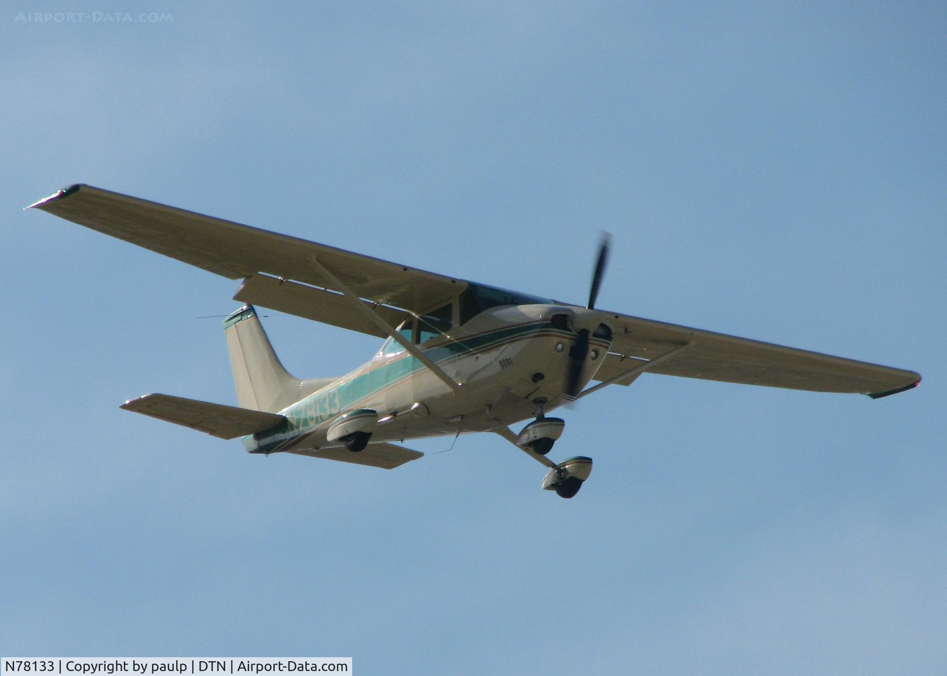 N78133, 1973 Cessna 182P Skylane C/N 18261755, Landing on runway 05 at the Downtown Shreveport airport.