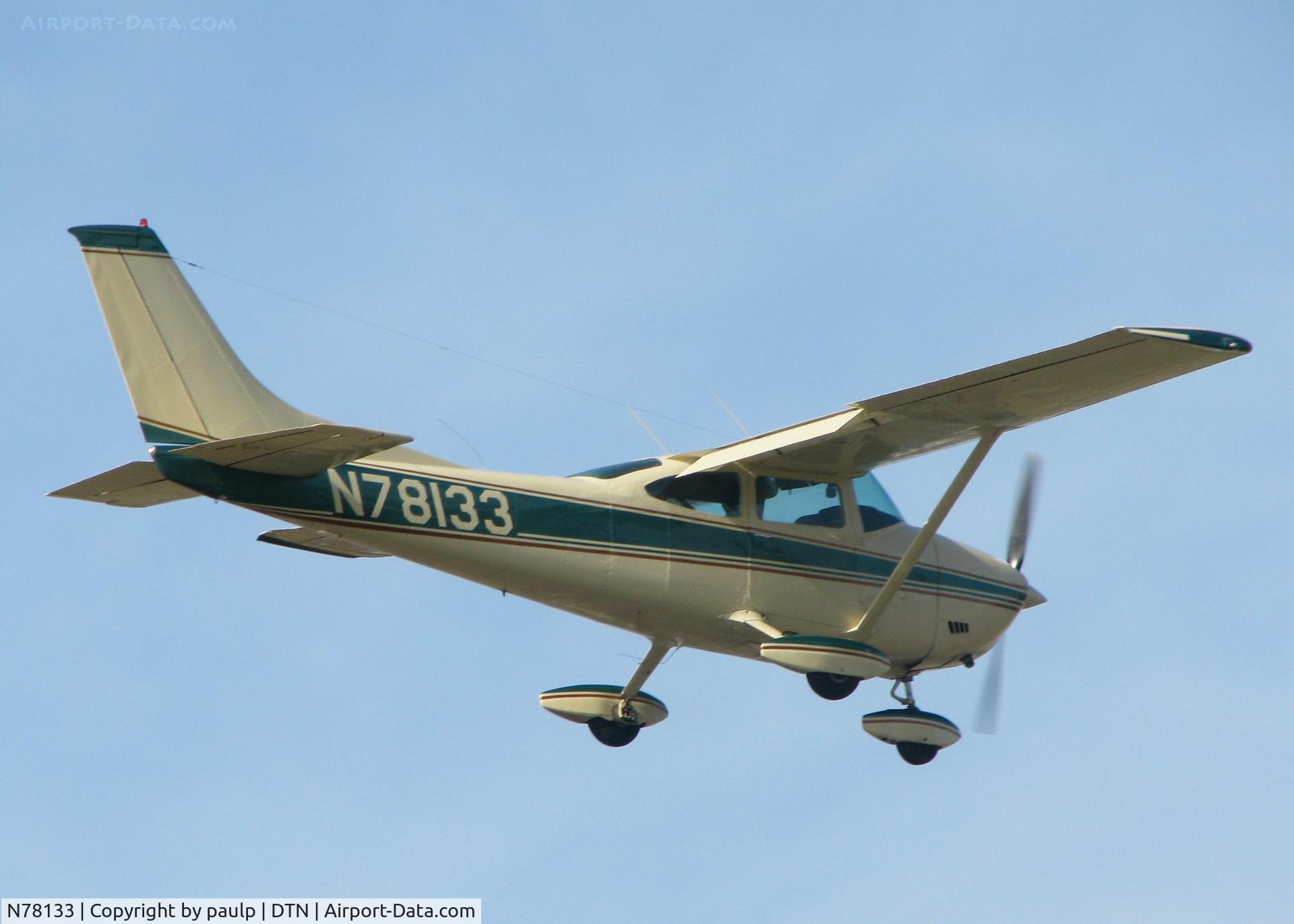 N78133, 1973 Cessna 182P Skylane C/N 18261755, Landing on 05 at Downtown Shreveport.