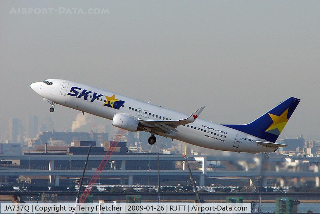 JA737Q, 2008 Boeing 737-86N C/N 35228, Skymark B737 lifts off at Haneda