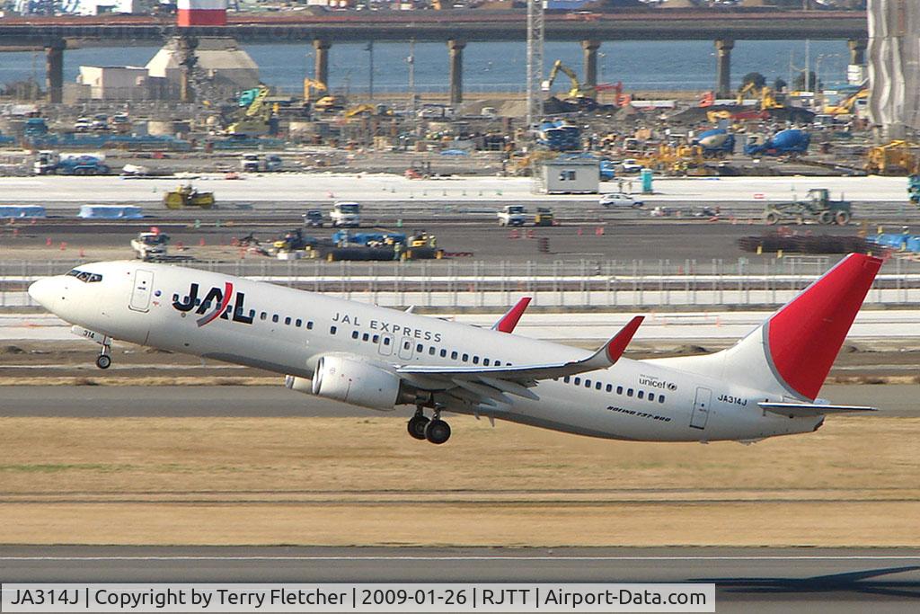 JA314J, 2008 Boeing 737-846 C/N 35343, JAL B737 lifts off from Haneda