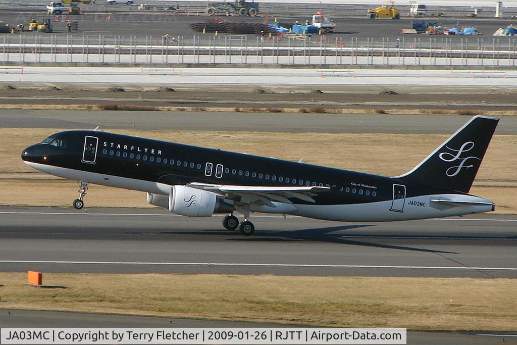 JA03MC, 2006 Airbus A320-214 C/N 2695, Starflyer A320 lifts off from Haneda