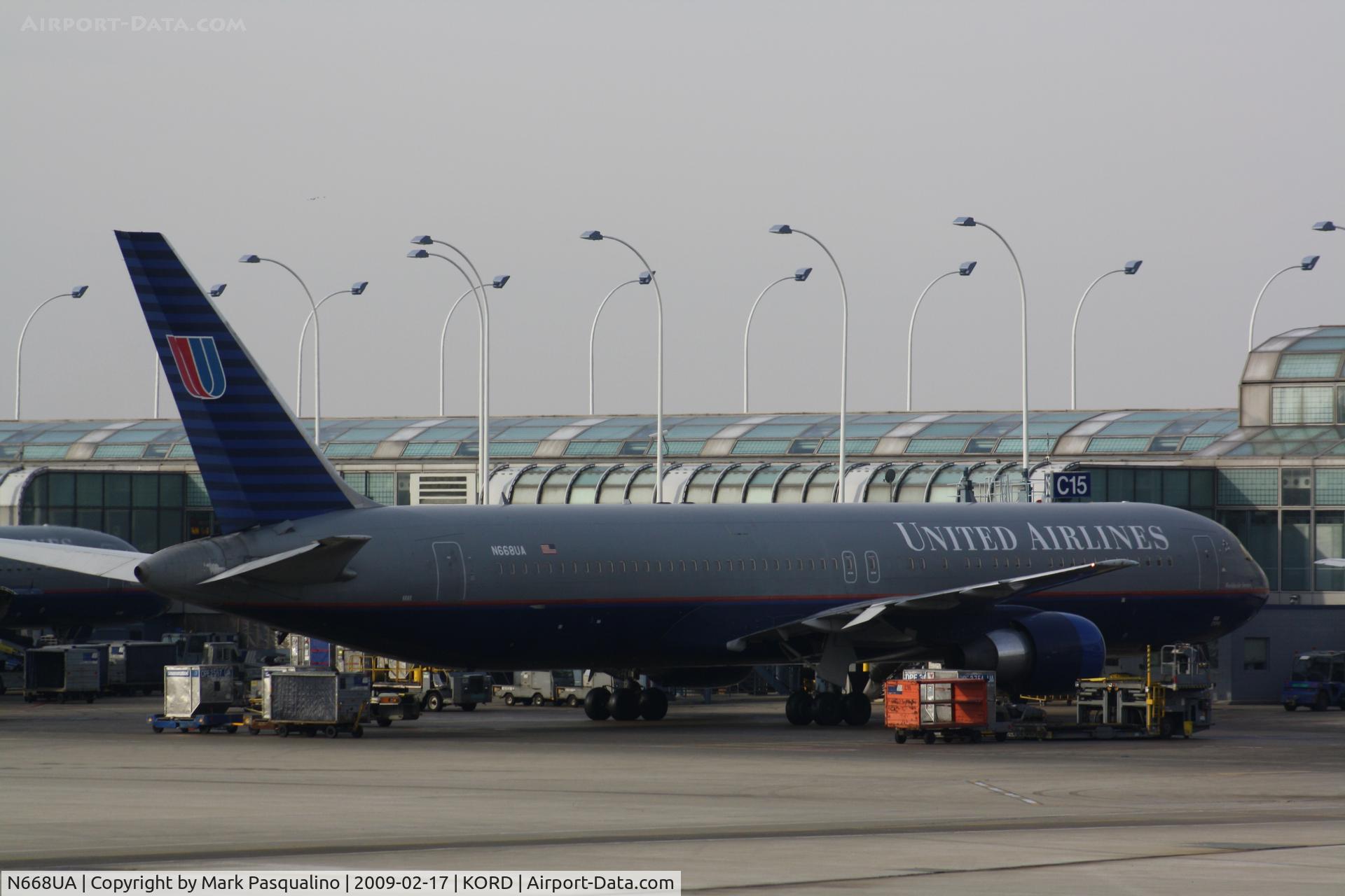 N668UA, 1999 Boeing 767-322 C/N 30024, Boeing 767-300