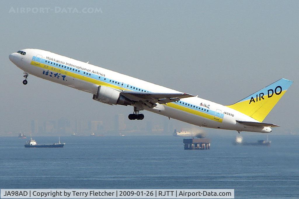 JA98AD, 1998 Boeing 767-33A/ER C/N 27476, Air Do B767 lifts off from Haneda