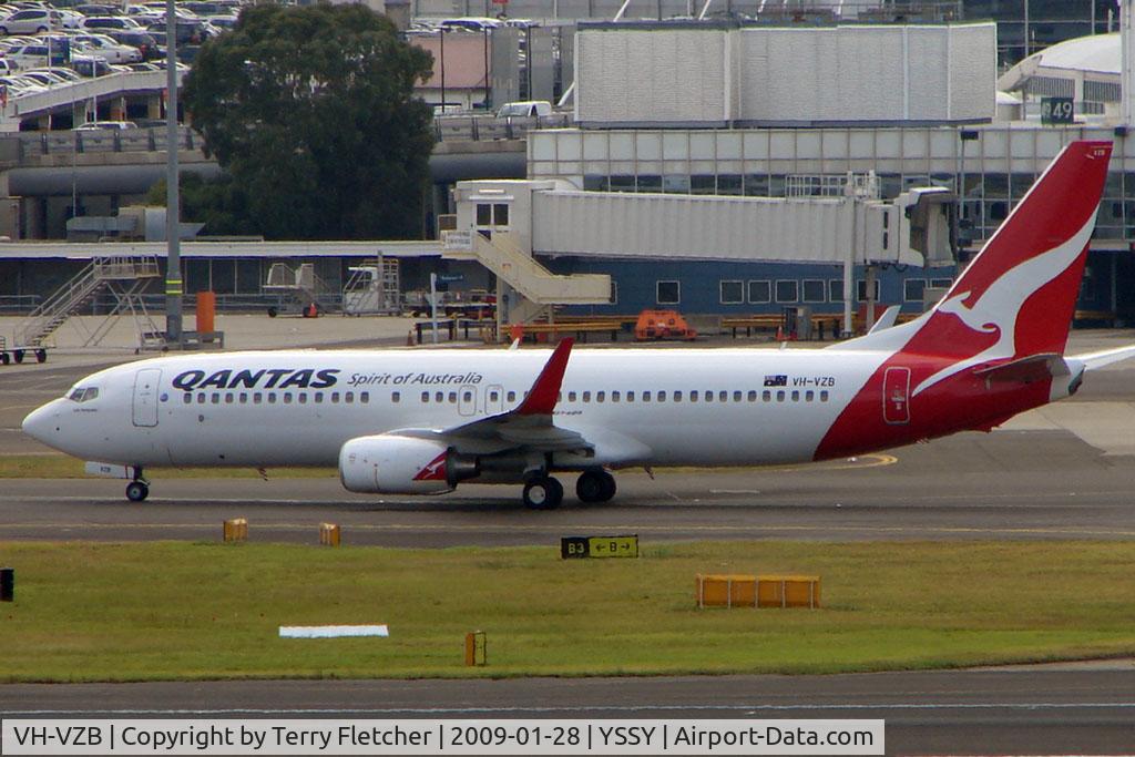 VH-VZB, 2008 Boeing 737-838 C/N 34196, Qantas B737 at Sydney