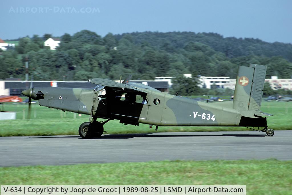 V-634, Pilatus PC-6/B2-H2M Turbo Porter C/N 759, Photographed during the 1989 Flugmeisterschaften. In the background the flightline packed with Hunters.
