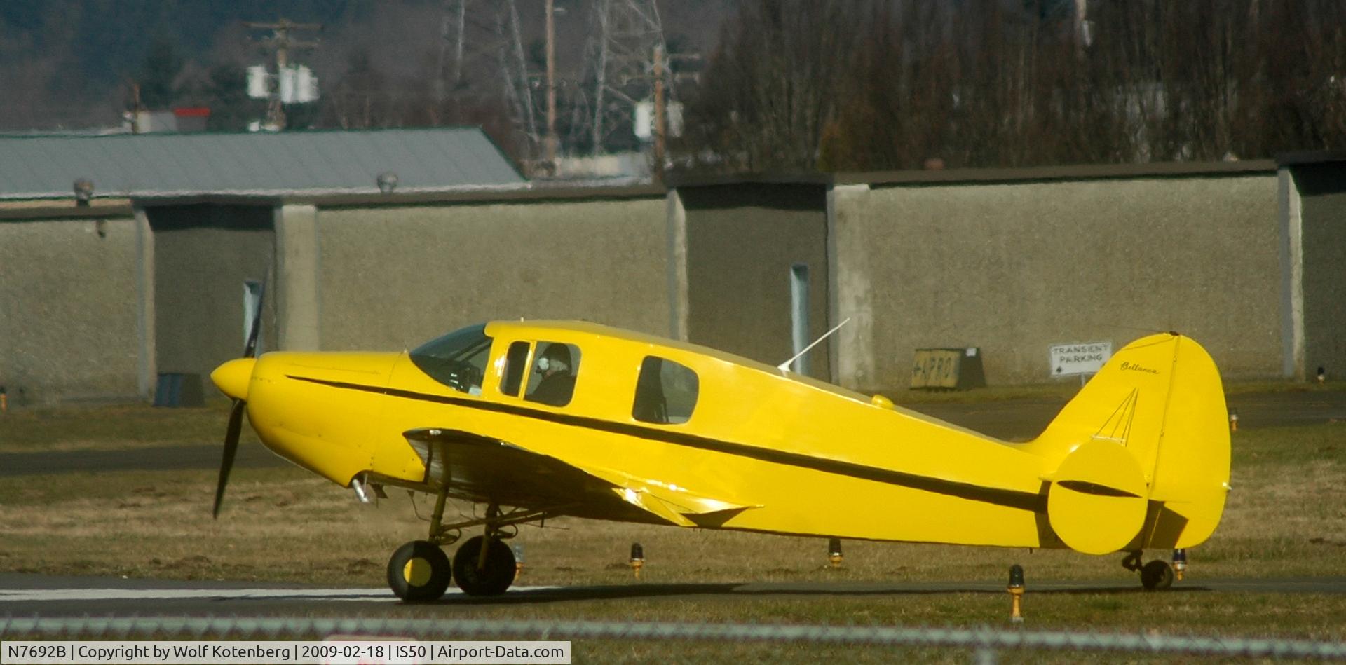 N7692B, 1957 Bellanca 14-19-2 Cruisair Senior C/N 4043, following the beautiful biplane ( ref NC14080 )