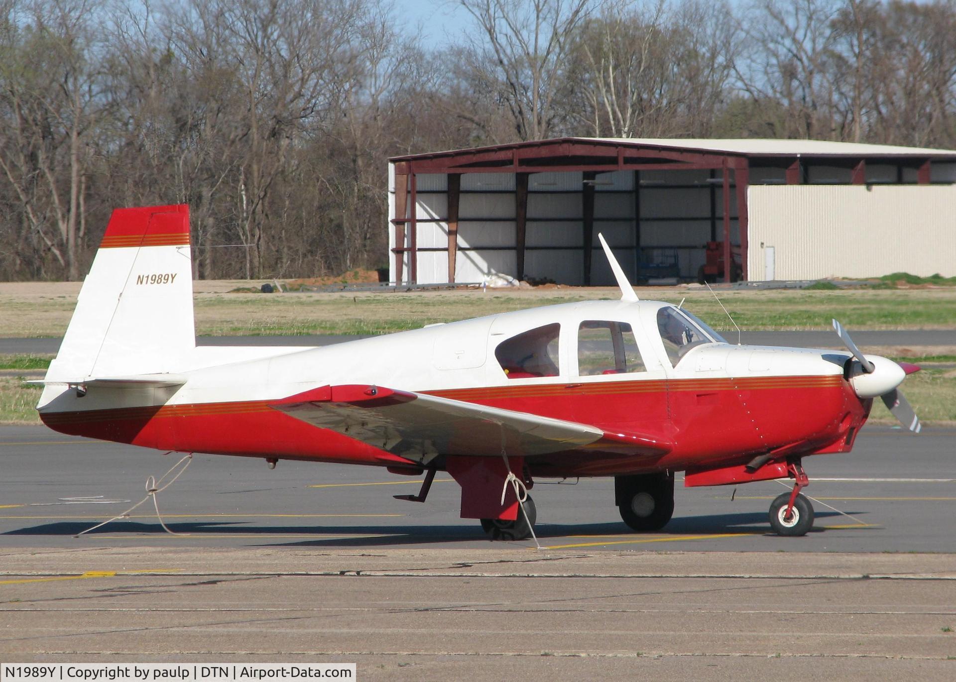 N1989Y, 1964 Mooney M20C Ranger C/N 2725, Parked at the Downtown Shreveport airport.