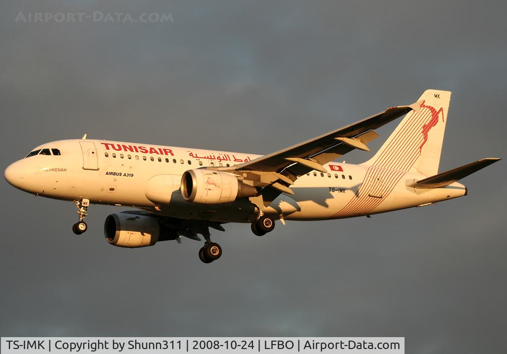 TS-IMK, 1998 Airbus A319-114 C/N 880, Landing rwy 32L