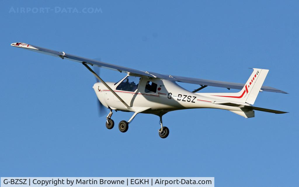 G-BZSZ, 2001 Jabiru UL-450 C/N PFA 274A-13432, Caught as she climbs away from Headcorn.