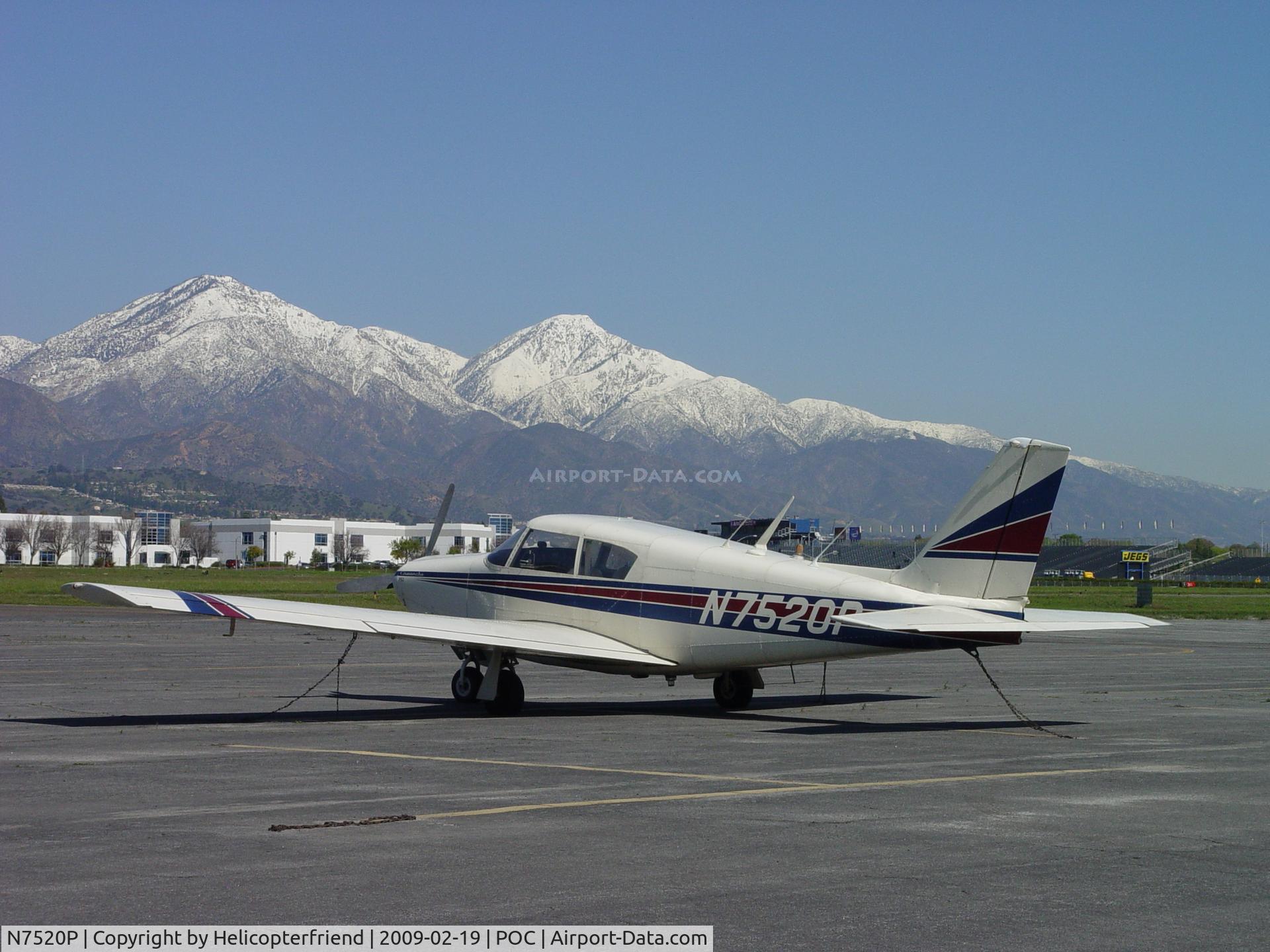 N7520P, 1961 Piper PA-24-250 Comanche C/N 24-2722, Parked at Brackett