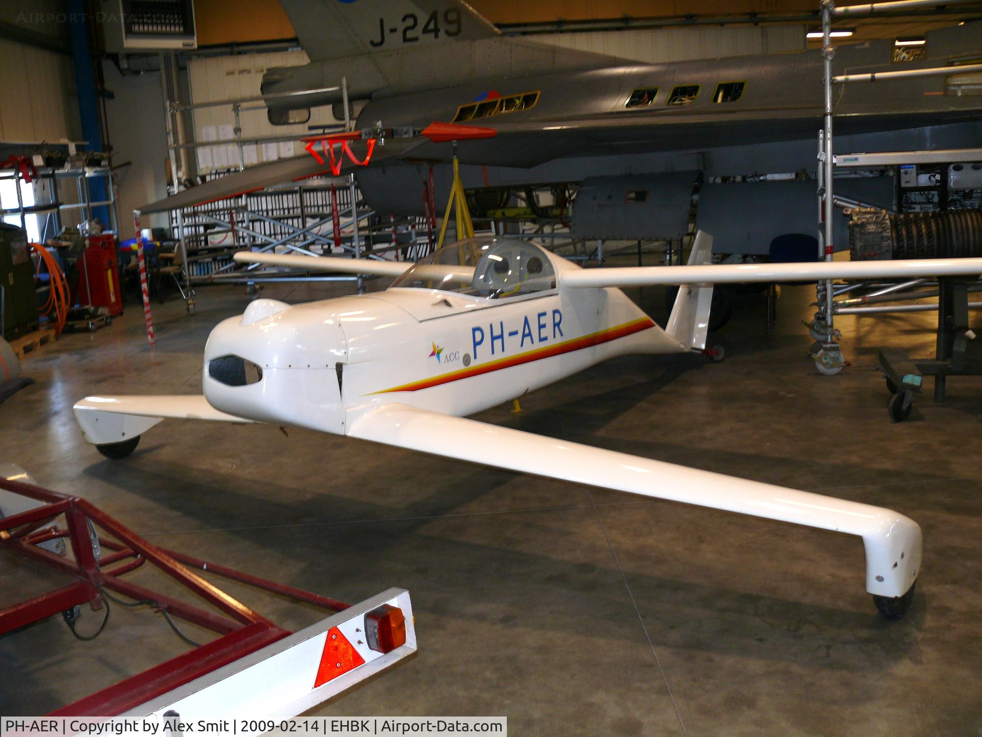 PH-AER, Quickie Q-200 C/N 0000, Quickie PH-AER a homebuilt project that was never completed and donated to Leeuwenborg Opleidingen at Maastricht Airport as an instructional airframe