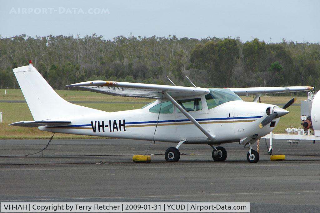 VH-IAH, 1965 Cessna 182H Skylane C/N 18256251, Cessna 182H at Caloundra