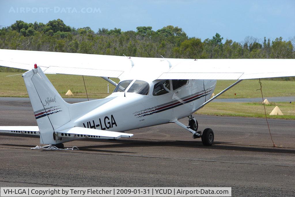 VH-LGA, 1998 Cessna 172R C/N 17280364, This Cessna 172R sits on its tail at Caloundra
