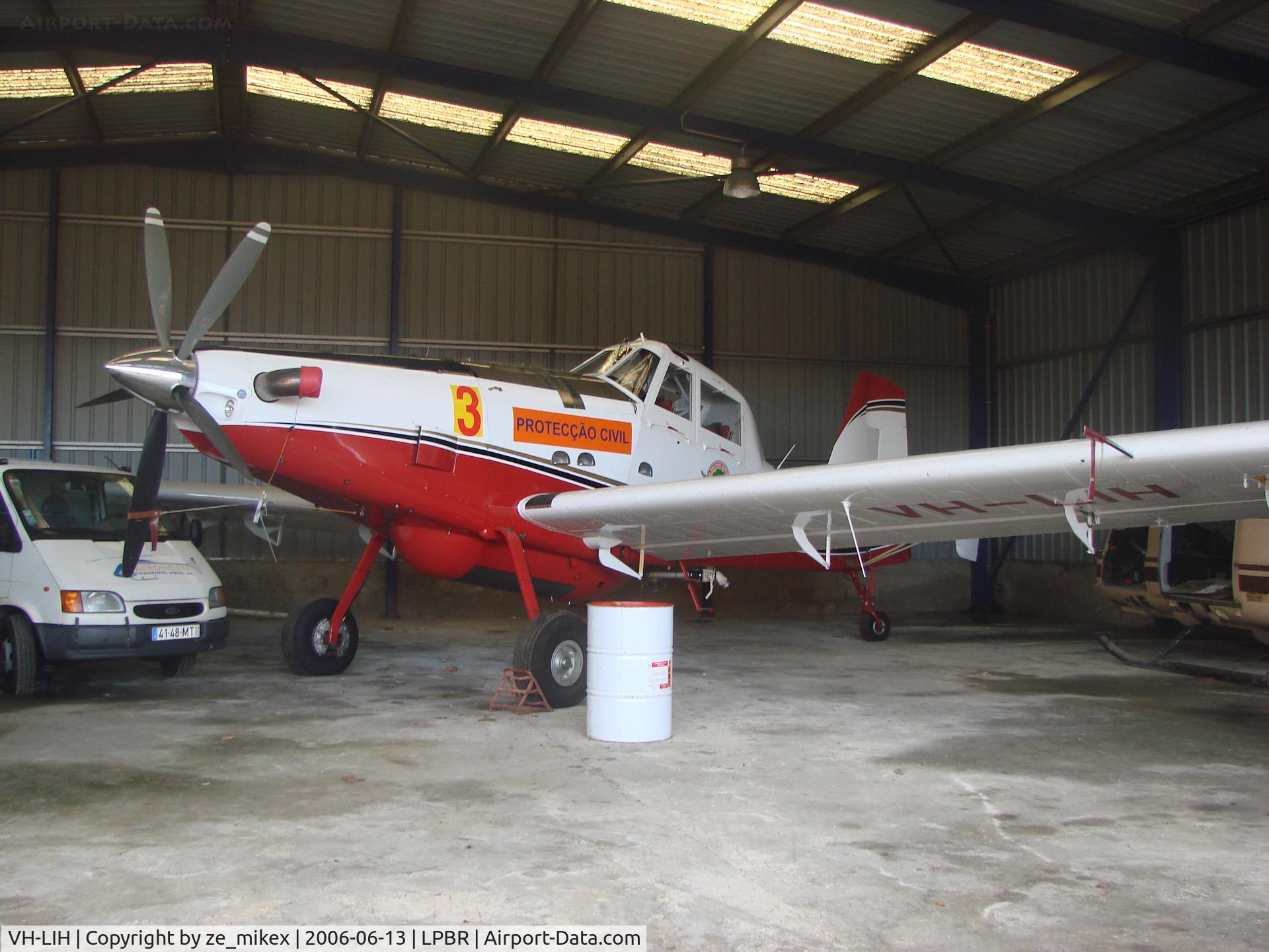 VH-LIH, Air Tractor AT-802 C/N 802-0289, A big airtractor at LPBR
