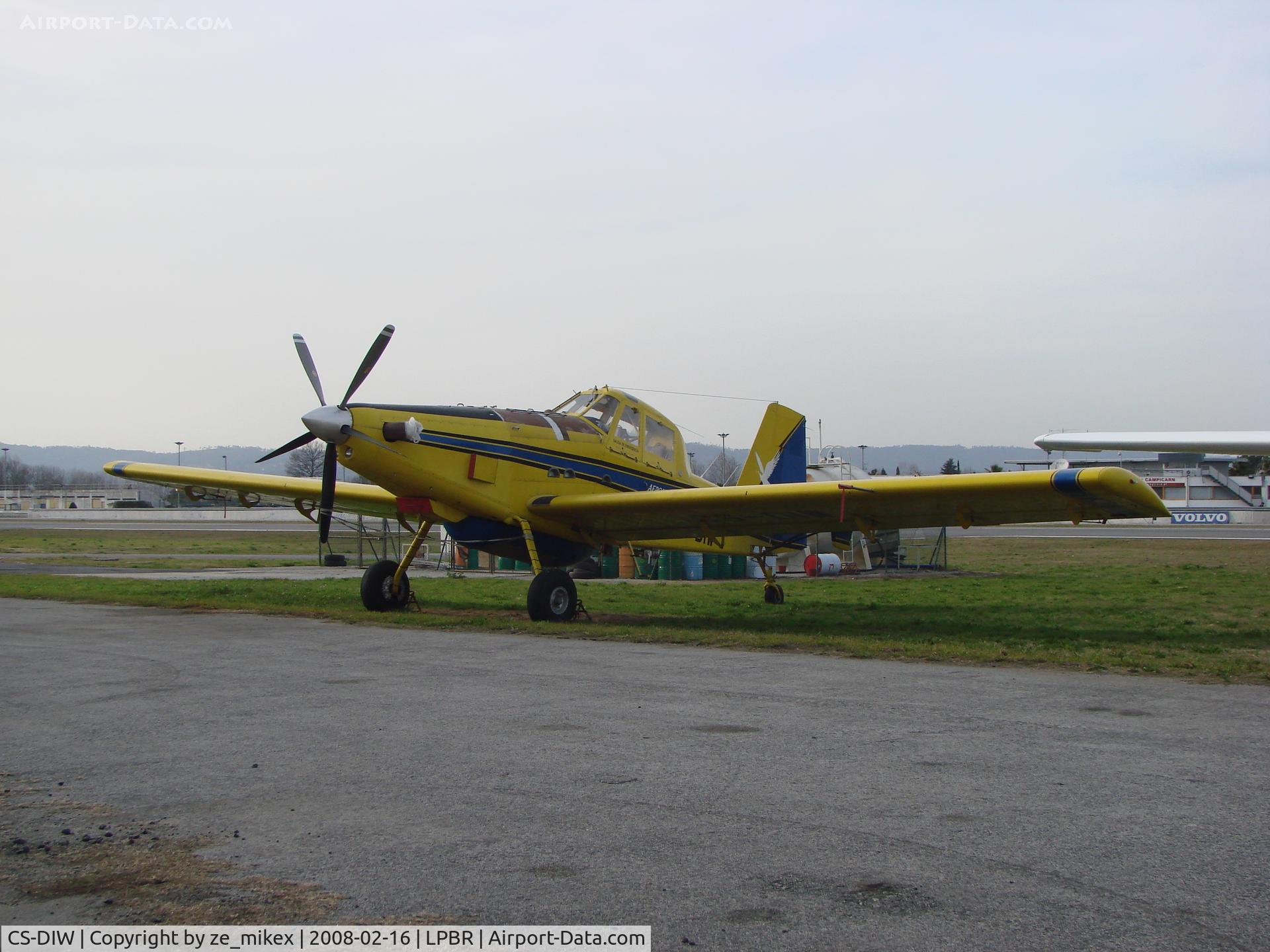 CS-DIW, 1997 Air Tractor AT-802A C/N 802-0046, A big plane(airtractor) in a litle airport.