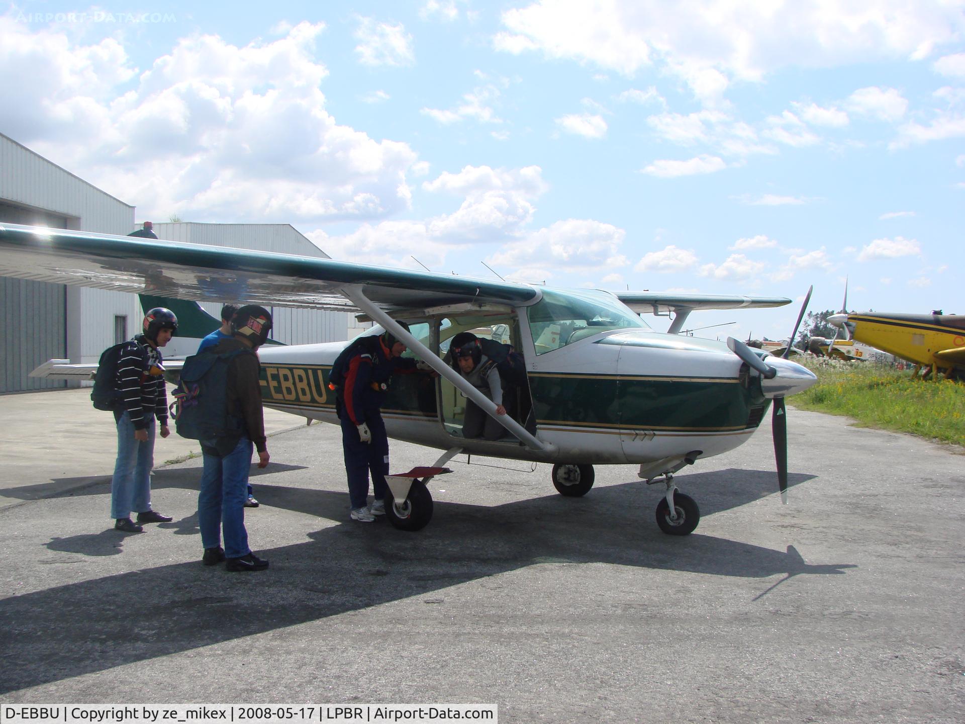 D-EBBU, Cessna 182H Skylane C/N 18256627, Parachuting activity at Braga cessna182 skylane