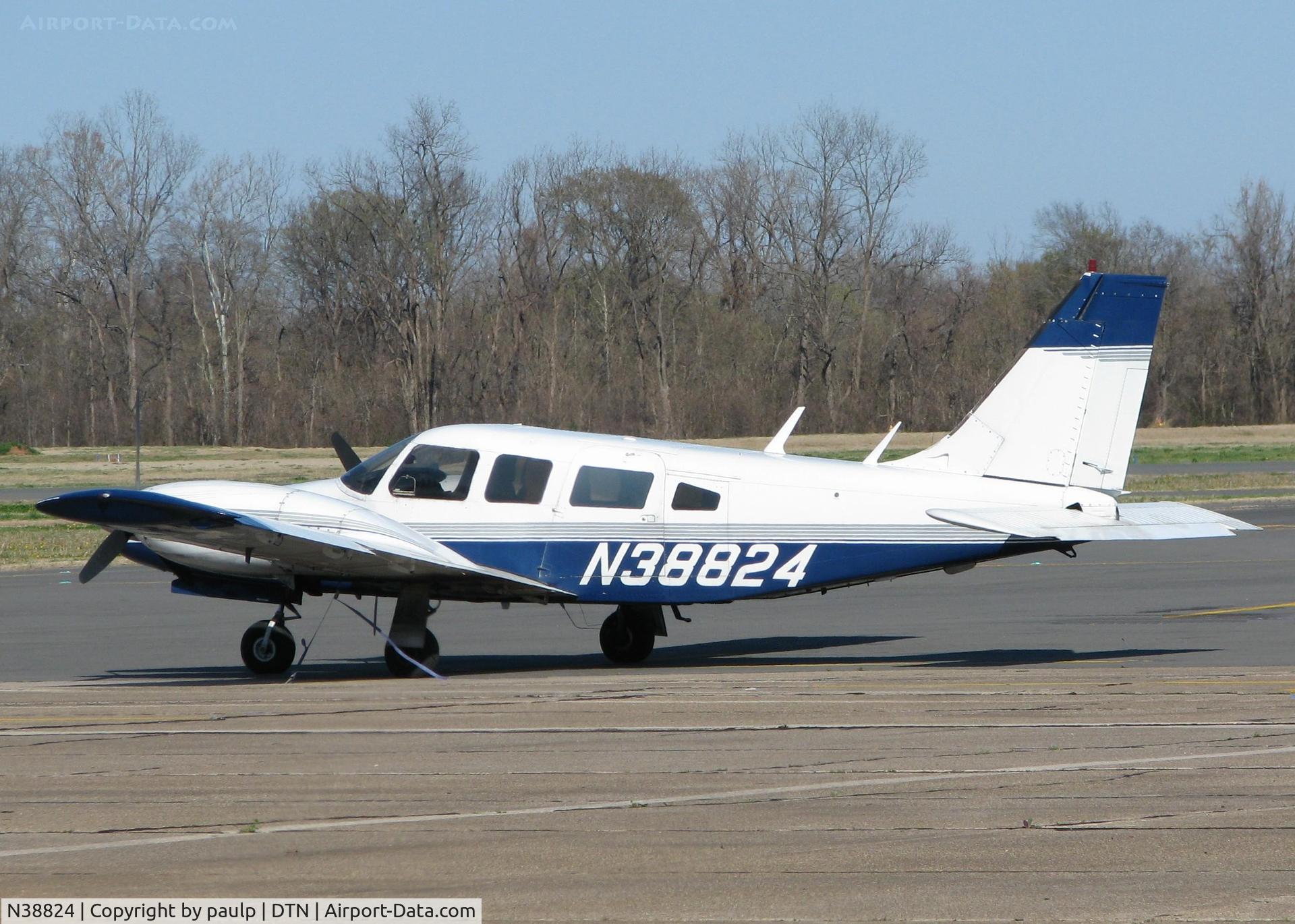N38824, 1977 Piper PA-34-200T C/N 34-7770162, Parked at the Downtown Shreveport airport.