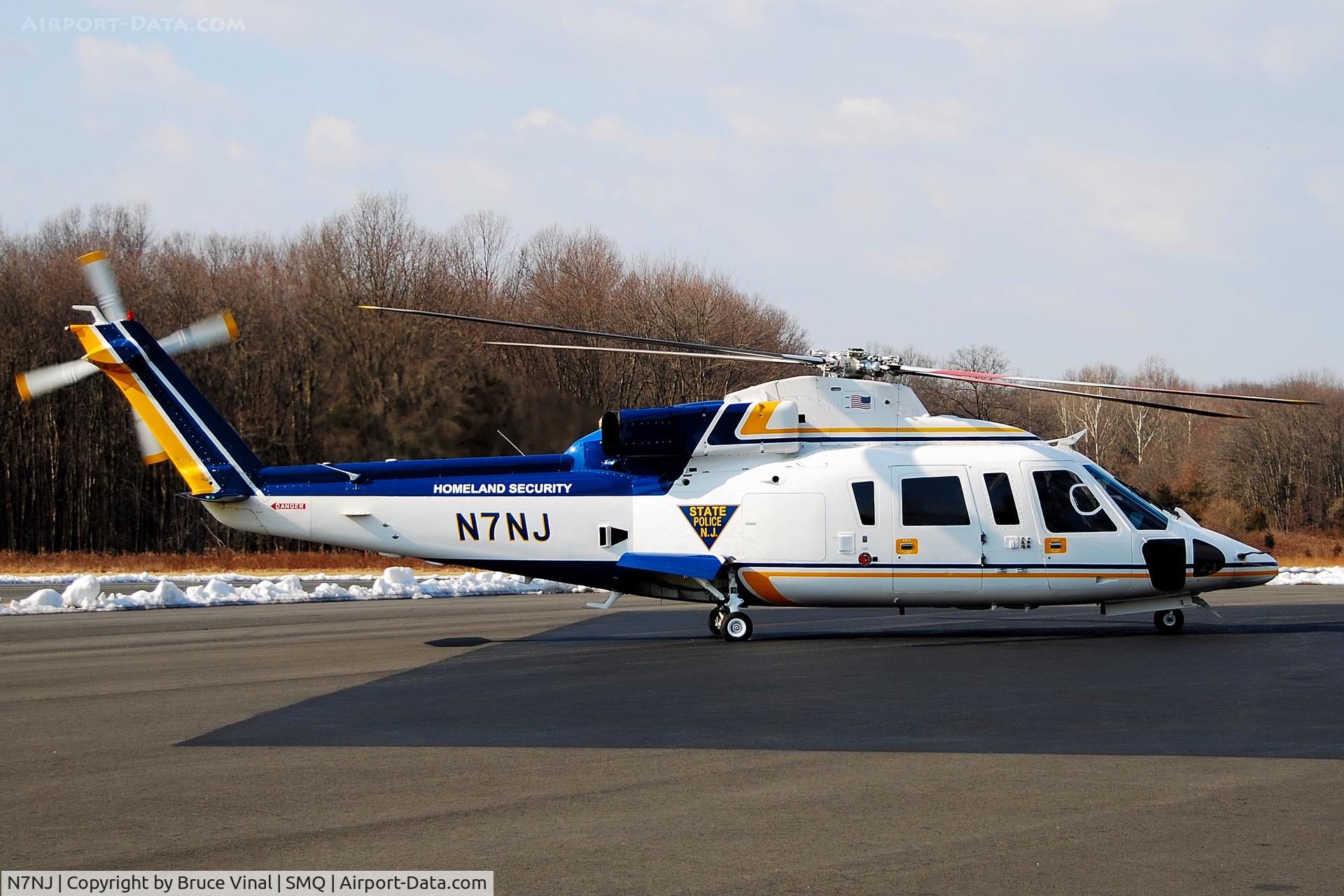 N7NJ, 1992 Sikorsky S-76B C/N 760409, N.J. State Police Taxi in For Fuel