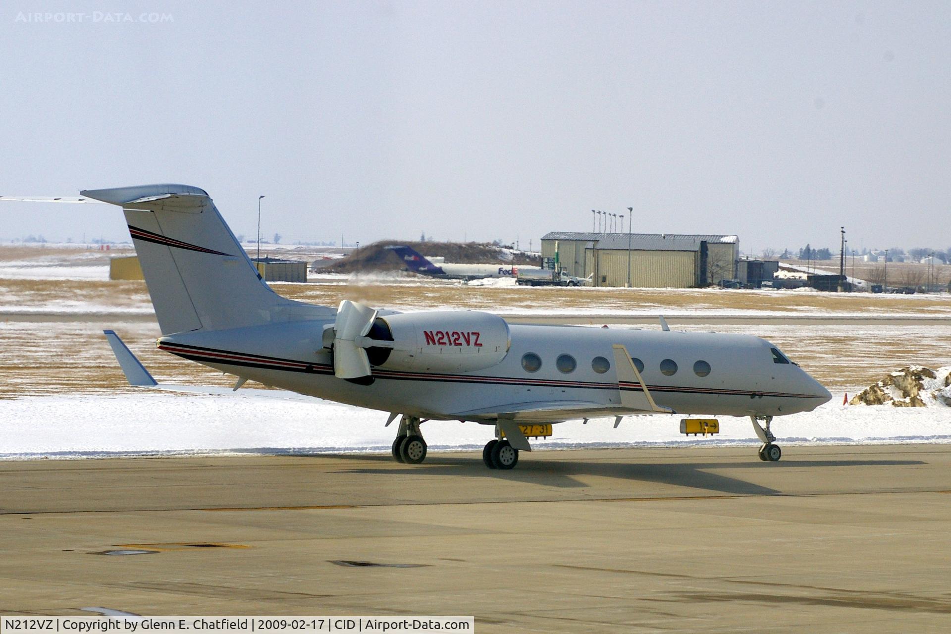 N212VZ, 2004 Gulfstream Aerospace G-IV (G400) C/N 1531, Passing by my window on the way to Landmark