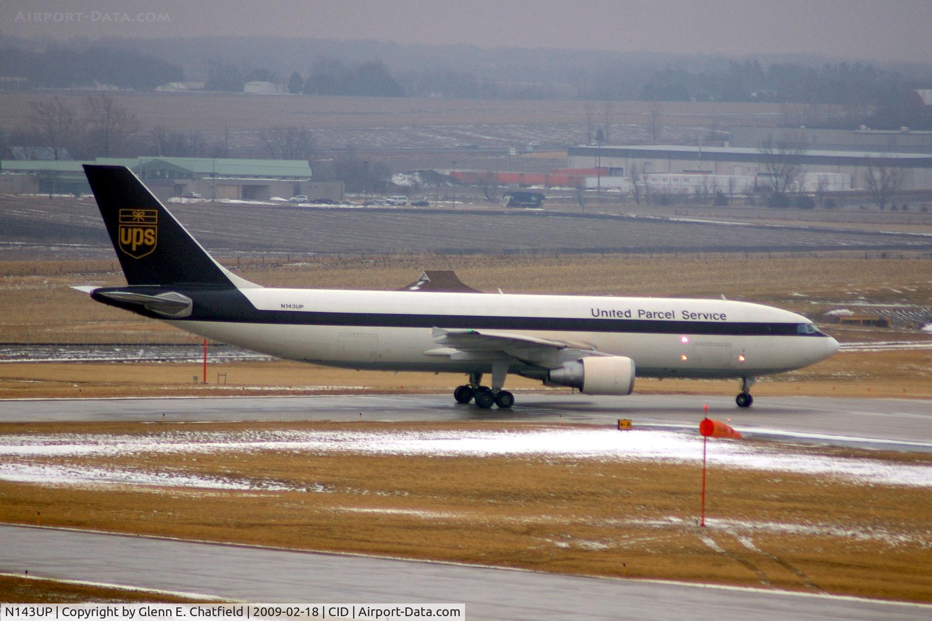 N143UP, 2002 Airbus A300F4-622R C/N 0826, Turning onto runway 27 for departure