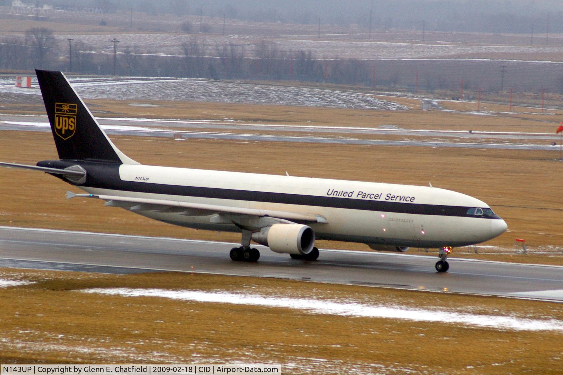 N143UP, 2002 Airbus A300F4-622R C/N 0826, On take-off roll Runway 27