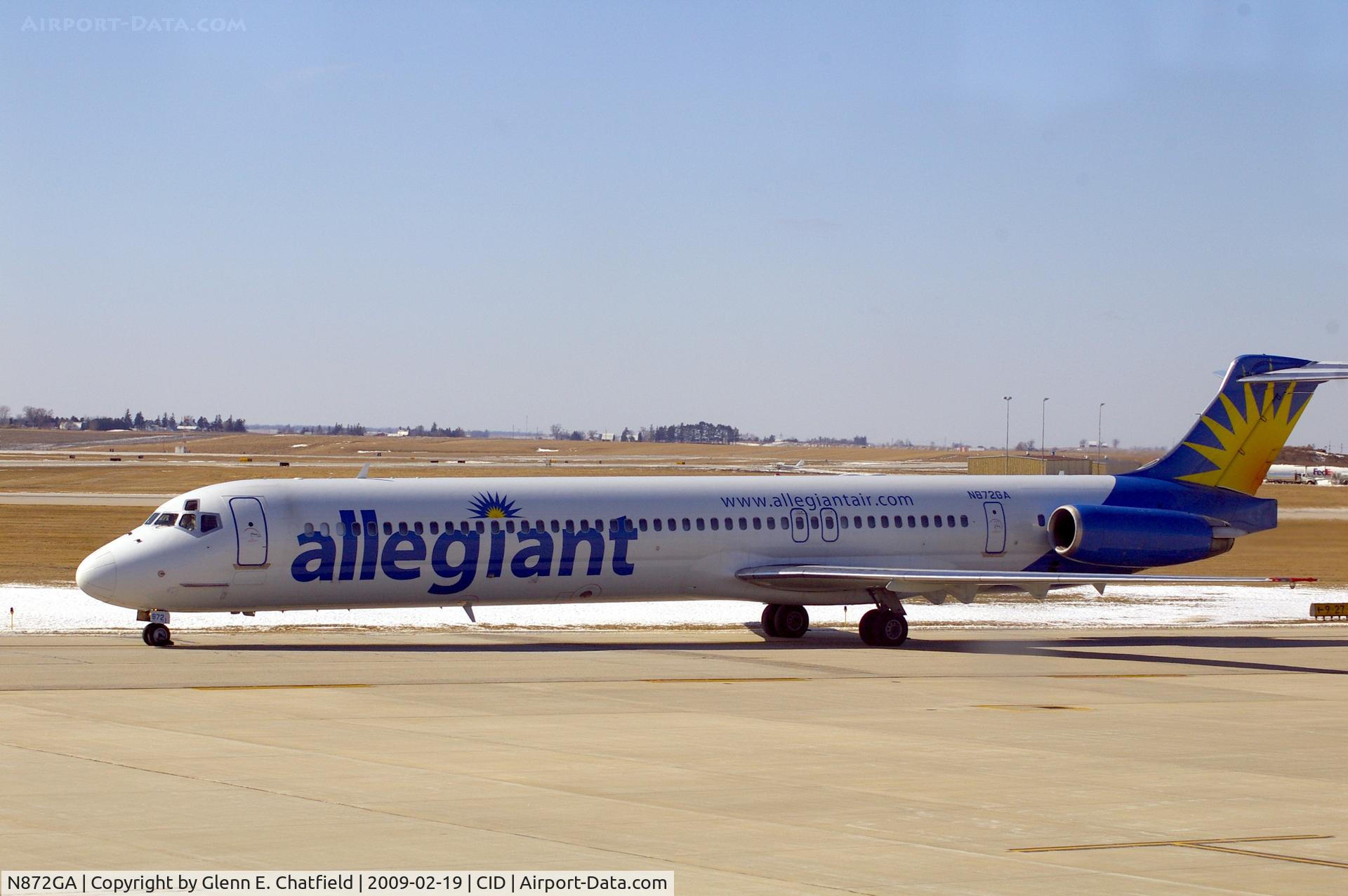 N872GA, 1991 McDonnell Douglas MD-83 (DC-9-83) C/N 53295, Taxiing by my window on the way to the terminal.