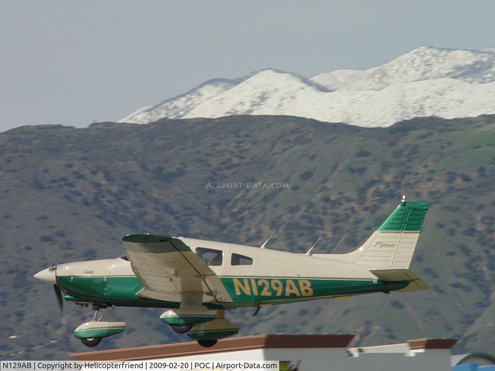 N129AB, 1979 Piper PA-28-236 Dakota C/N 28-7911303, Lifting off from Brackett going west