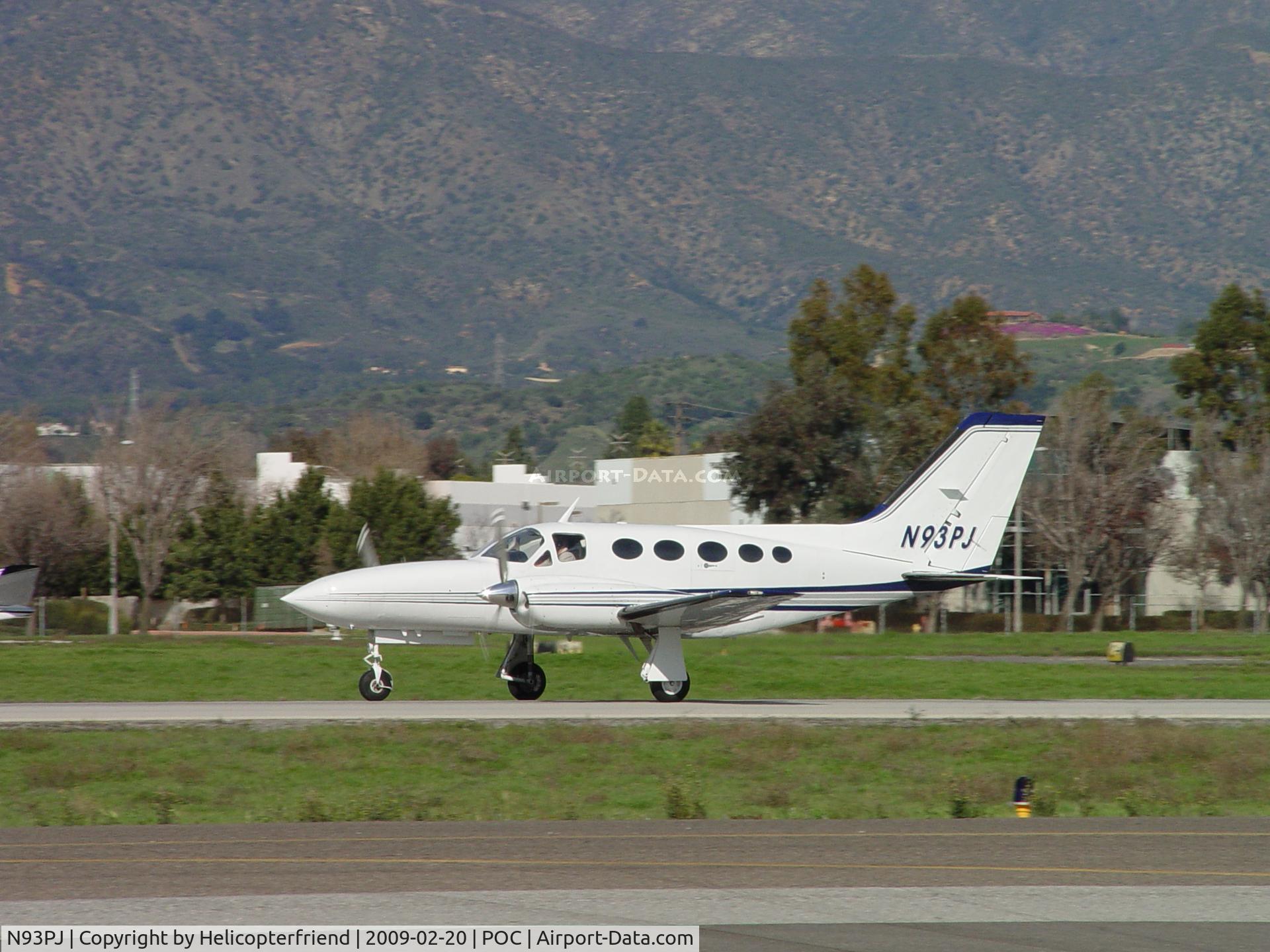 N93PJ, Cessna 421C Golden Eagle C/N 421C0824, Taking off westbound