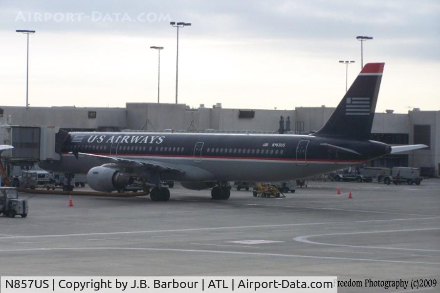 N857US, 1989 Fokker 100 (F-28-0100) C/N 11289, Getting ready