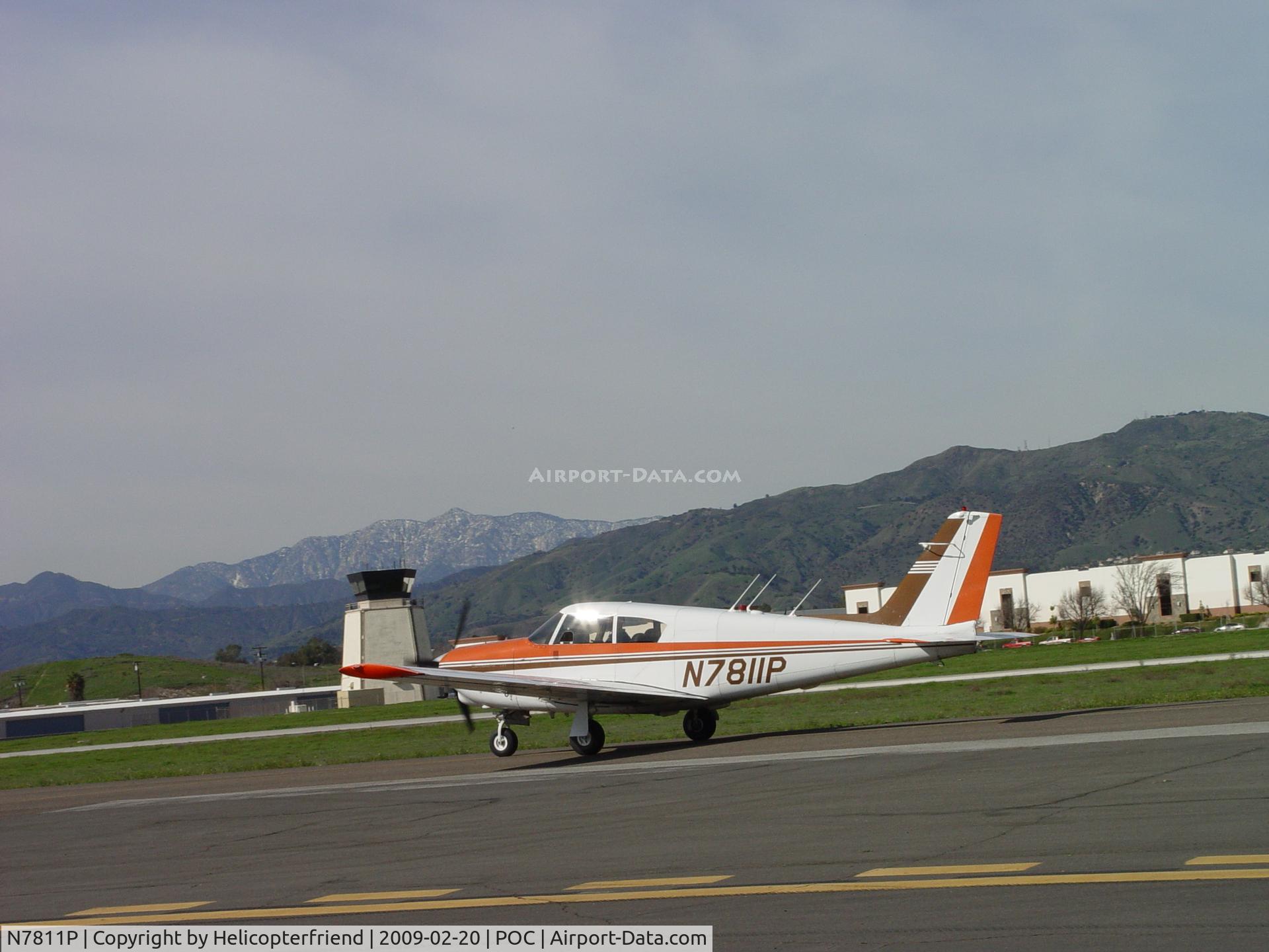 N7811P, 1962 Piper PA-24-250 Comanche C/N 24-3031, Taxiing to fuel station at Brackett
