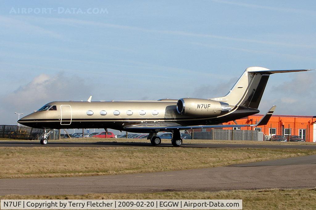 N7UF, 2000 Gulfstream Aerospace G-IV C/N 1422, Gulfstream G1159C taxies in at Luton