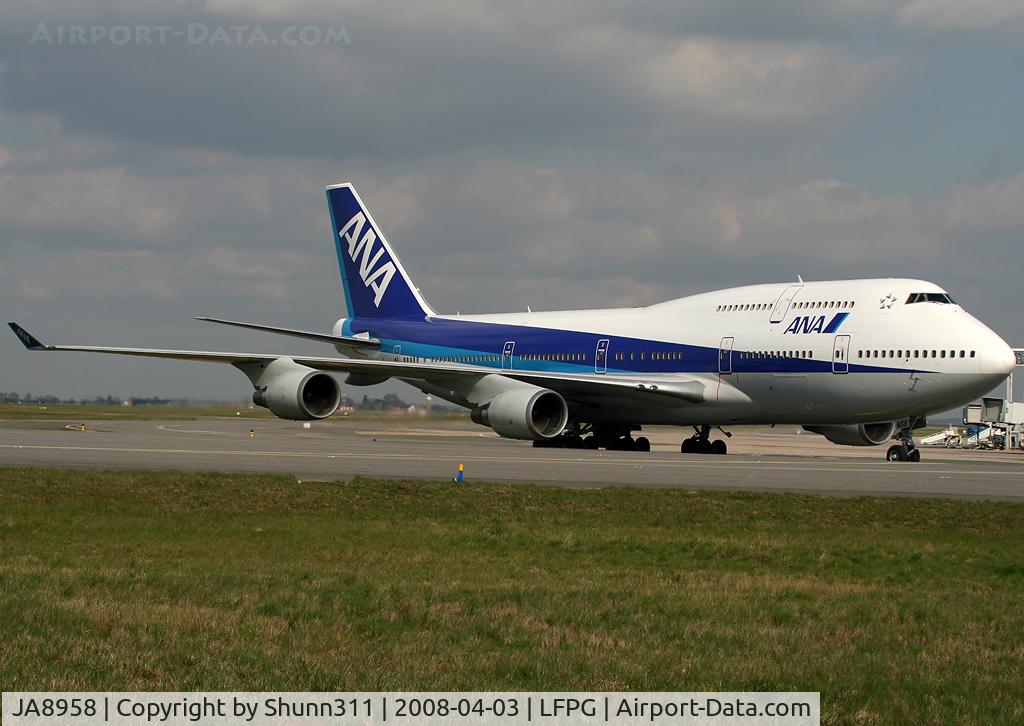 JA8958, 1992 Boeing 747-481 C/N 25641, Arriving from flight and rolling to his gate...