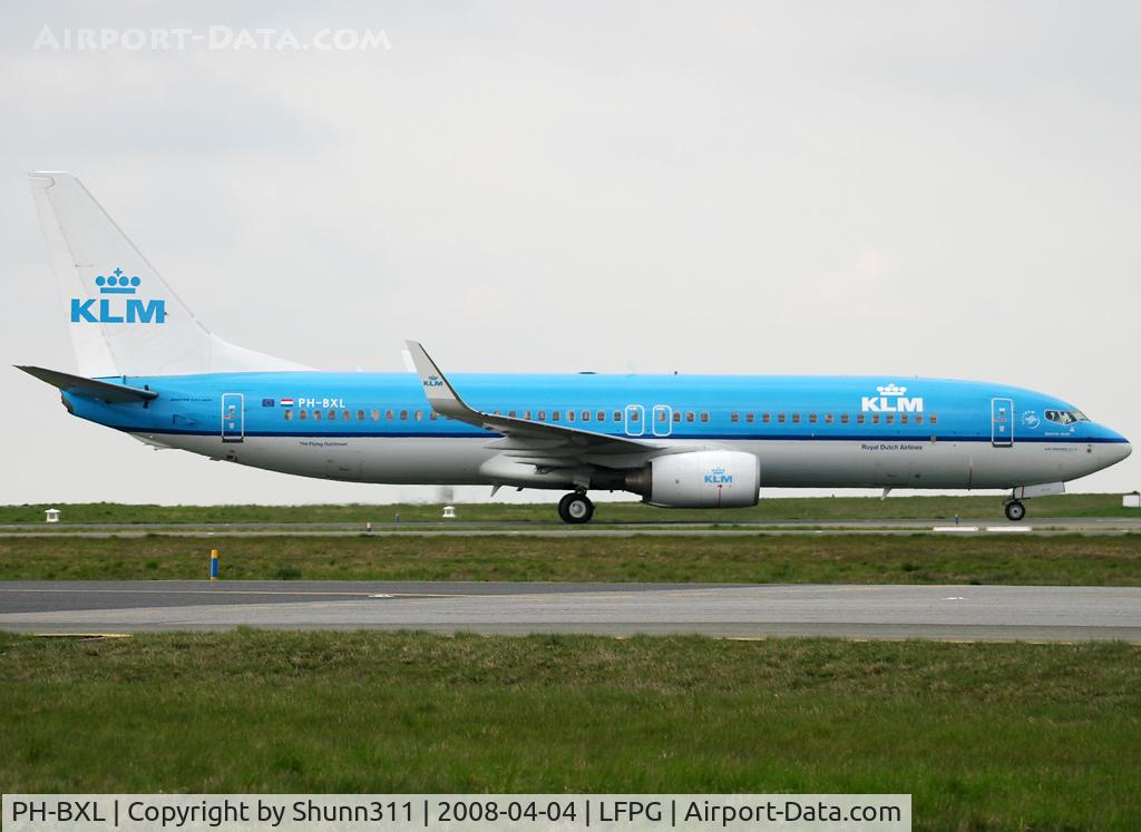 PH-BXL, 2000 Boeing 737-8K2 C/N 30359, Taxiing to his gate...