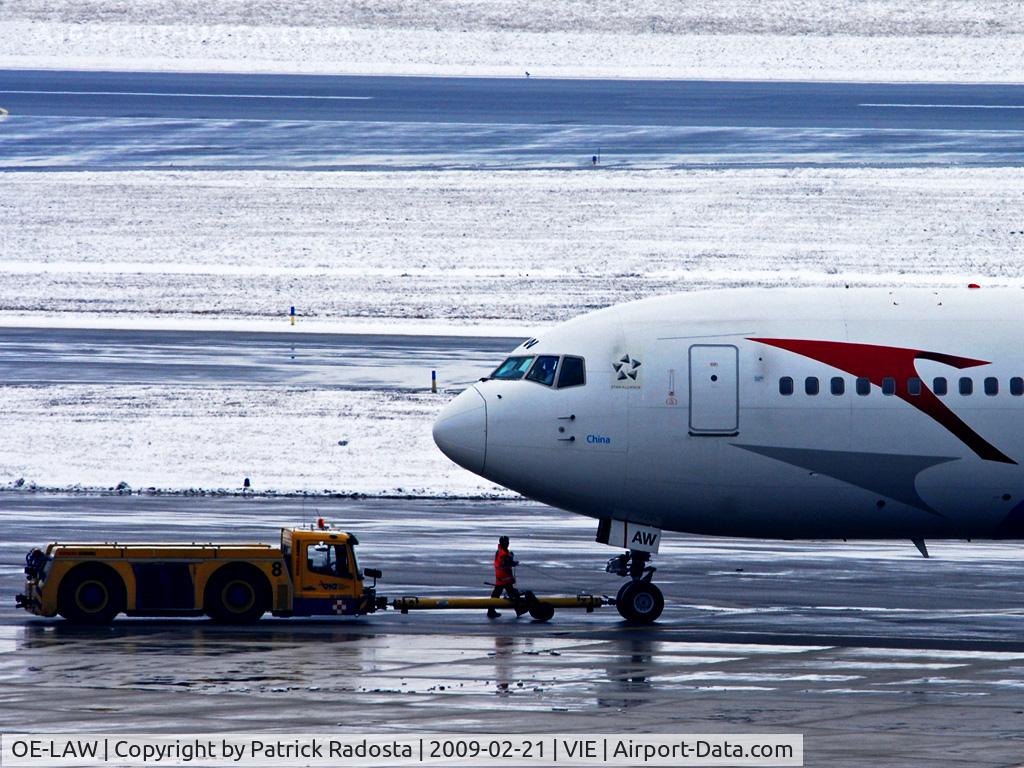 OE-LAW, 1992 Boeing 767-3Z9/ER C/N 26417, Pushing back for another Austrian Airlines longhaul flight