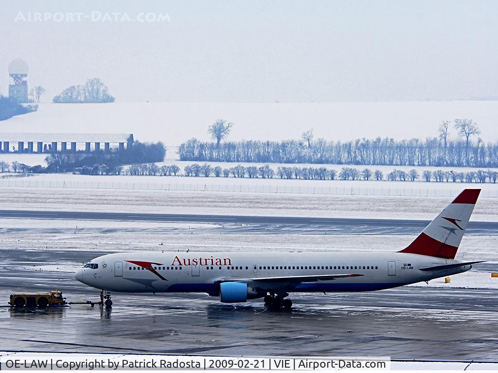 OE-LAW, 1992 Boeing 767-3Z9/ER C/N 26417, Pushing back for another Austrian Airlines longhaul flight