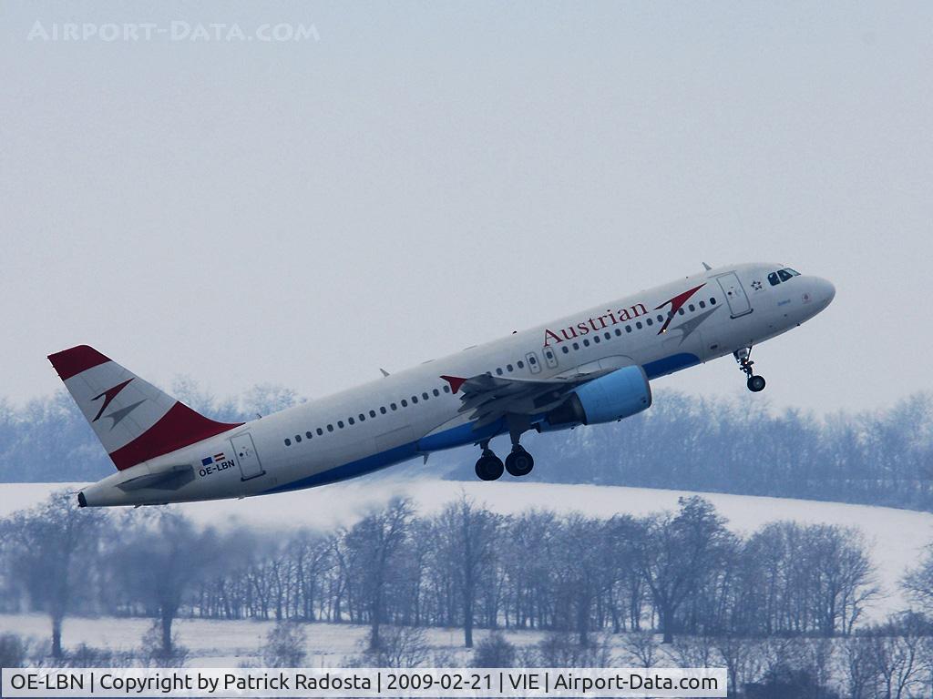 OE-LBN, 1997 Airbus A320-214 C/N 768, Take off RWY 29