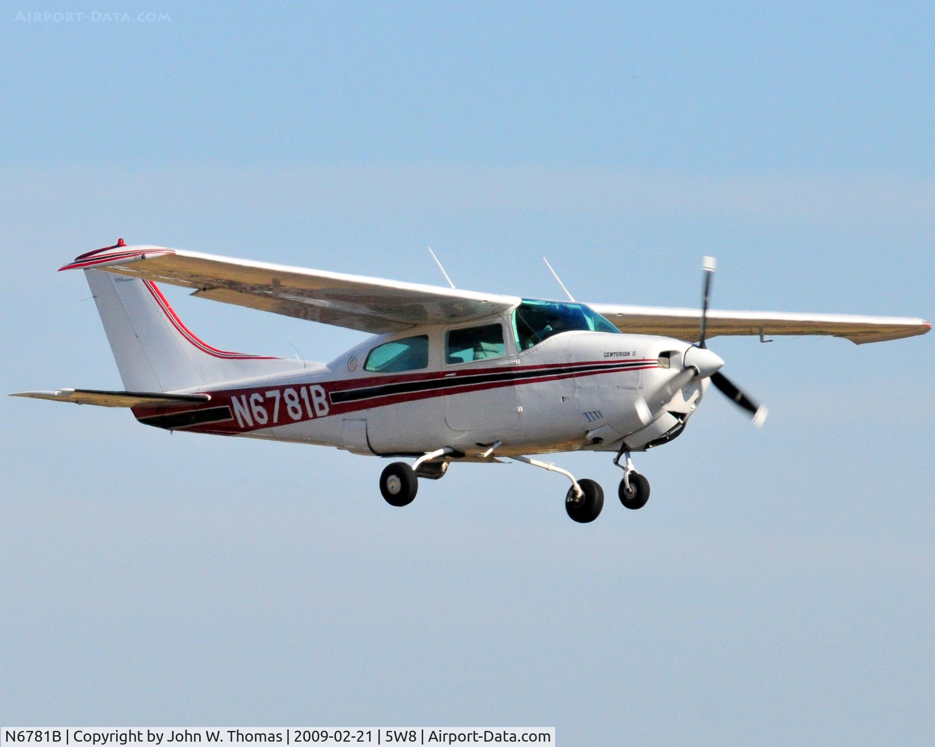 N6781B, 1978 Cessna 210M Centurion C/N 21062830, Departing runway 22