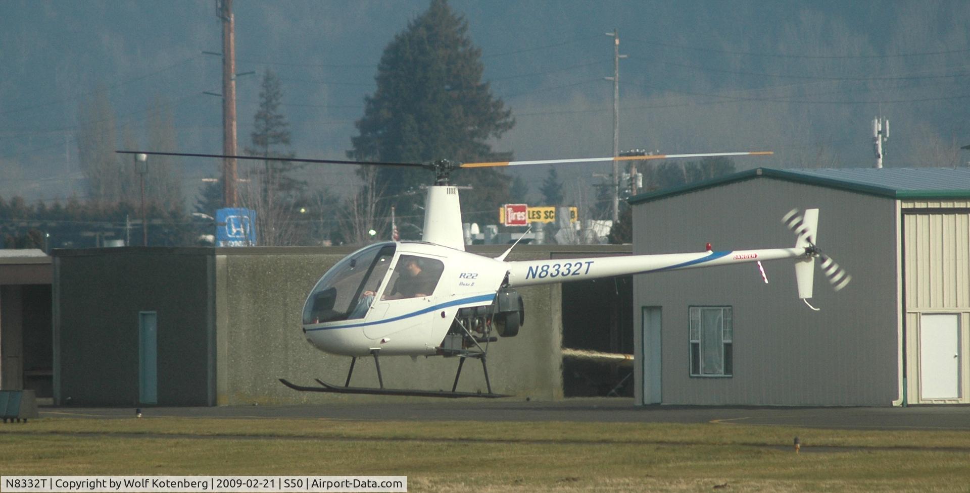 N8332T, 1996 Robinson R22 Beta C/N 2587, hovering