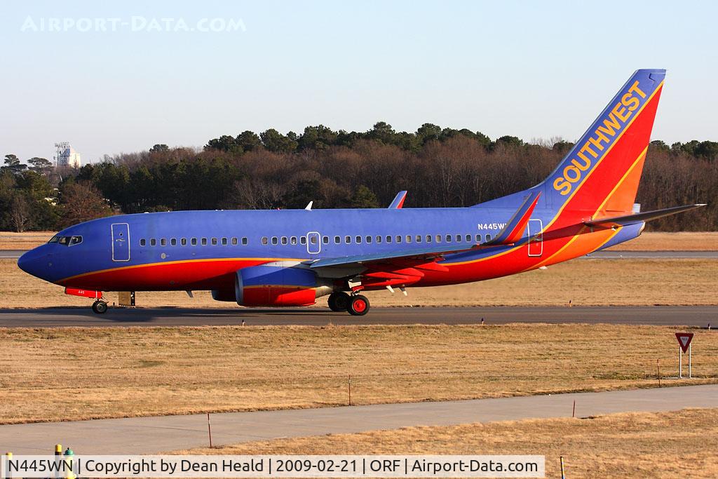 N445WN, 2003 Boeing 737-7H4 C/N 29841, Southwest Airlines N445WN (FLT SWA2022) taxiing to RWY 23 for departure to Chicago Midway Int'l (KMDW).