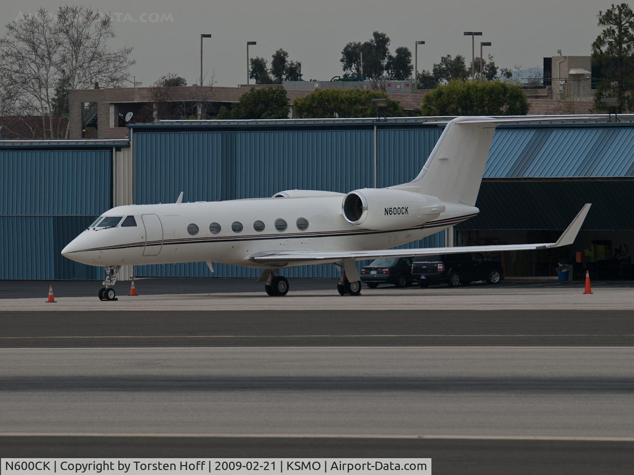 N600CK, 1991 Gulfstream Aerospace G-IV C/N 1169, N600CK parked at KSMO