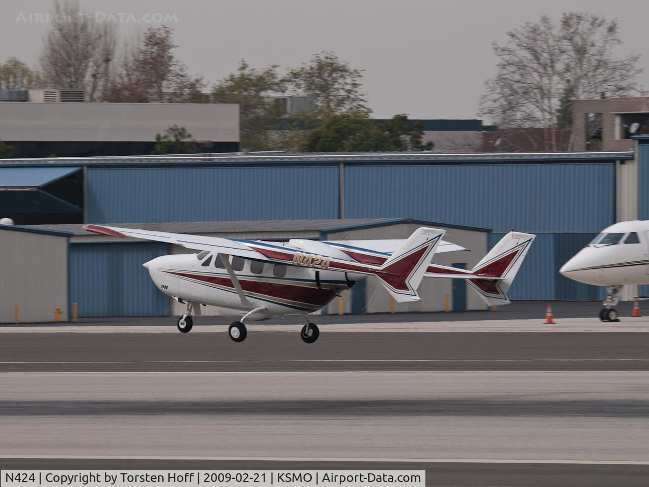 N424, 1976 Cessna T337G Turbo Super Skymaster C/N P3370259, N424 departing from RWY 21