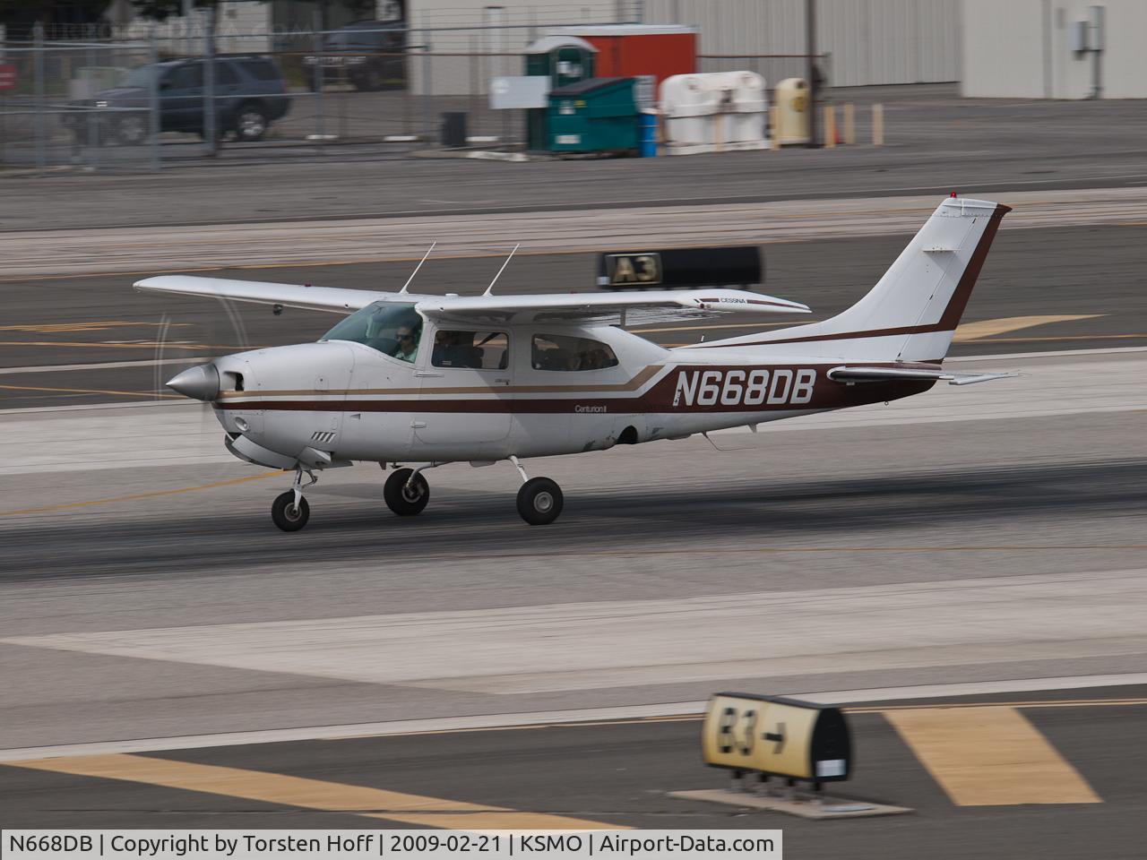 N668DB, 1975 Cessna 210L Centurion C/N 21061003, N668DB departing from RWY 21