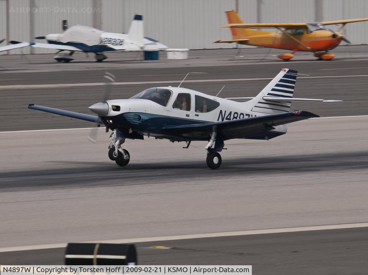 N4897W, 1977 Rockwell International 114 Commander C/N 14227, N4897W arriving on RWY 21