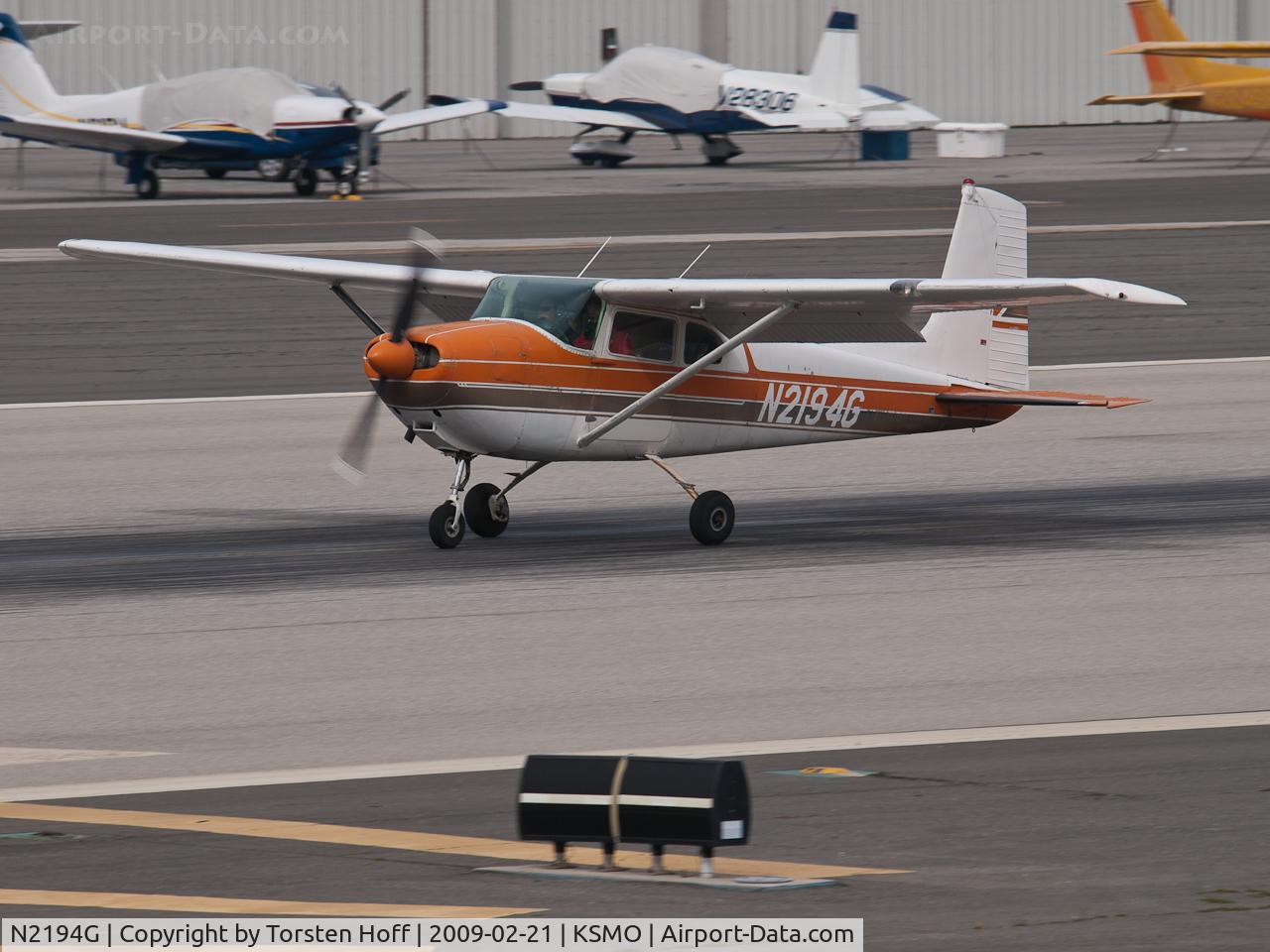 N2194G, 1958 Cessna 182A Skylane C/N 51494, N2194G arriving on RWY 21
