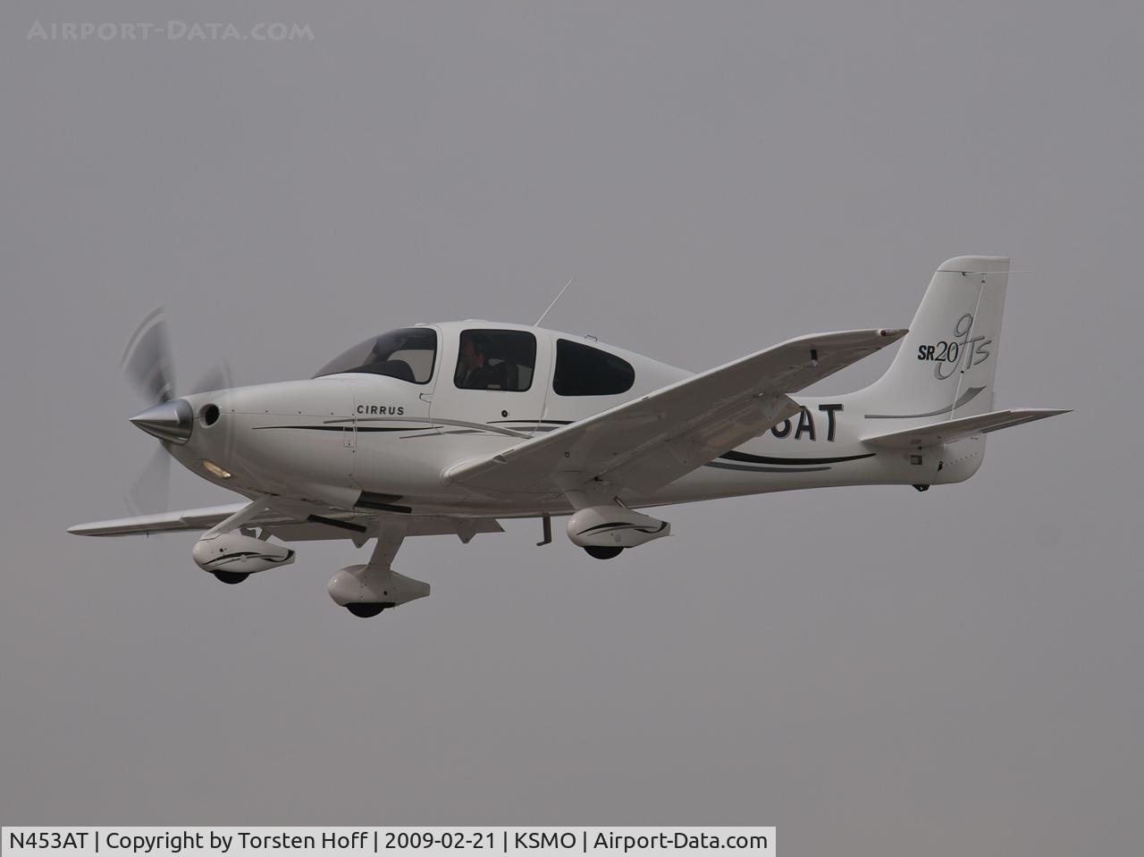 N453AT, 2006 Cirrus SR20 GTS C/N 1756, N453AT over RWY 21 after an aborted landing