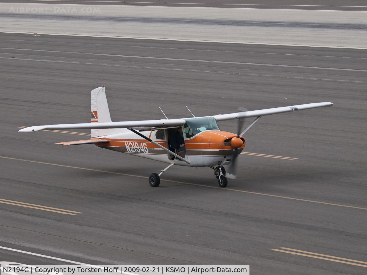 N2194G, 1958 Cessna 182A Skylane C/N 51494, N2194G taxiing