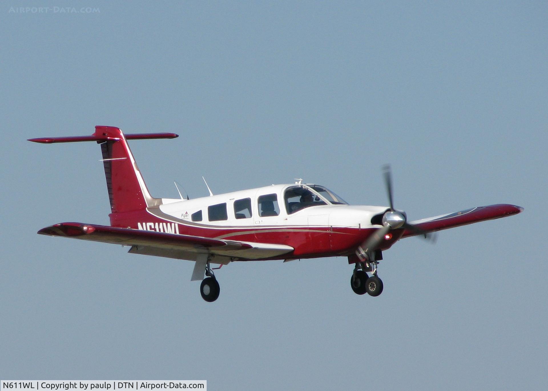N611WL, 1978 Piper PA-32RT-300 Lance II C/N 32R-7885212, About to touch down at the Downtown Shreveport airport.
