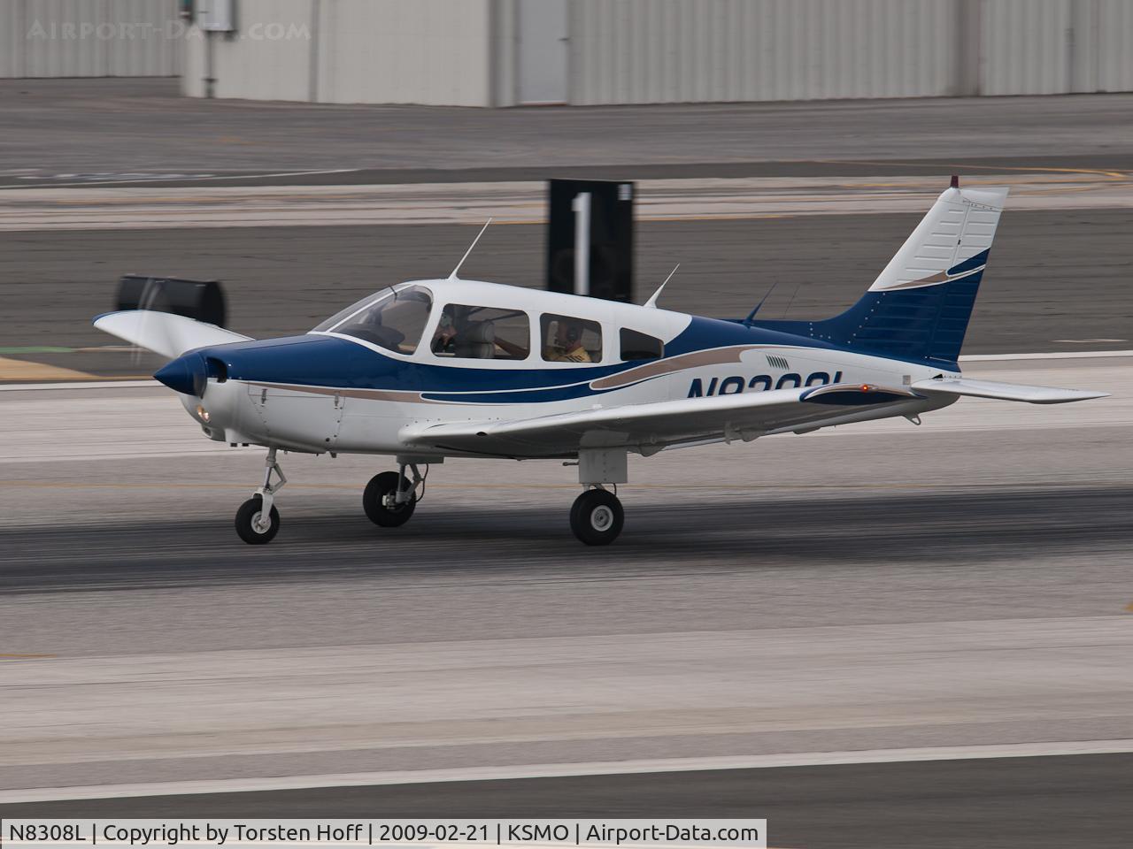 N8308L, 1982 Piper PA-28-161 C/N 28-8316017, N8308L departing from RWY 21
